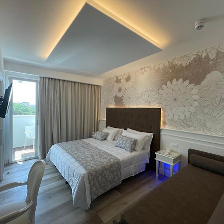 Park Hotel Cellini Лидо-ди-Езоло Экстерьер фото