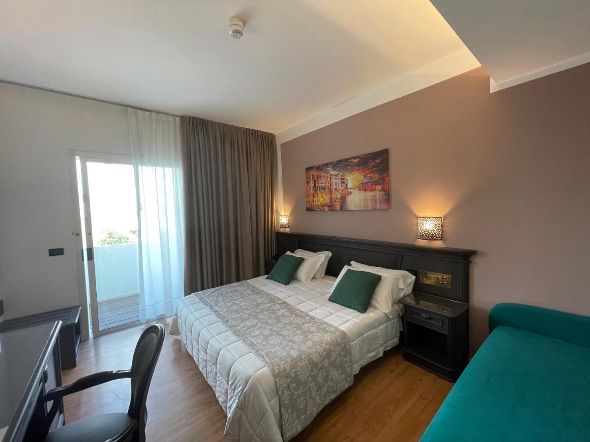 Park Hotel Cellini Лидо-ди-Езоло Экстерьер фото