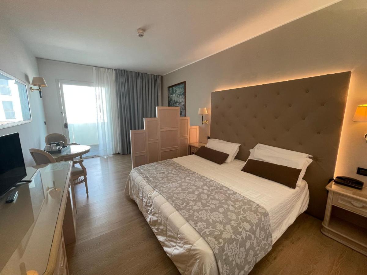 Park Hotel Cellini Лидо-ди-Езоло Экстерьер фото