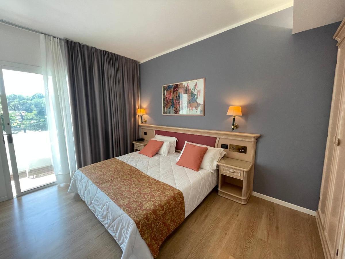 Park Hotel Cellini Лидо-ди-Езоло Экстерьер фото